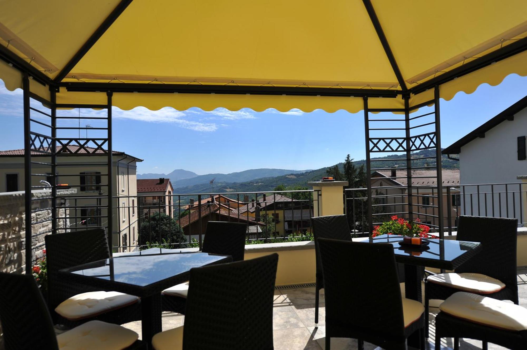 Hotel Montepizzo Lizzano In Belvedere Dış mekan fotoğraf