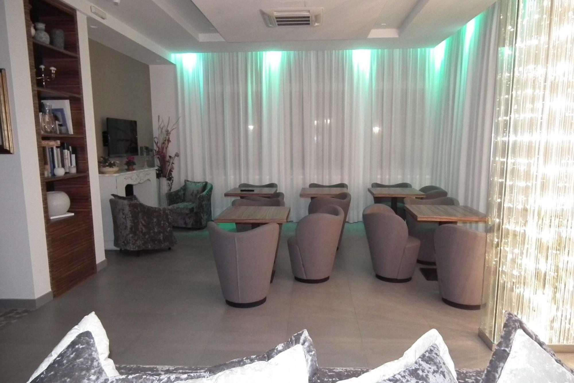 Hotel Montepizzo Lizzano In Belvedere Dış mekan fotoğraf