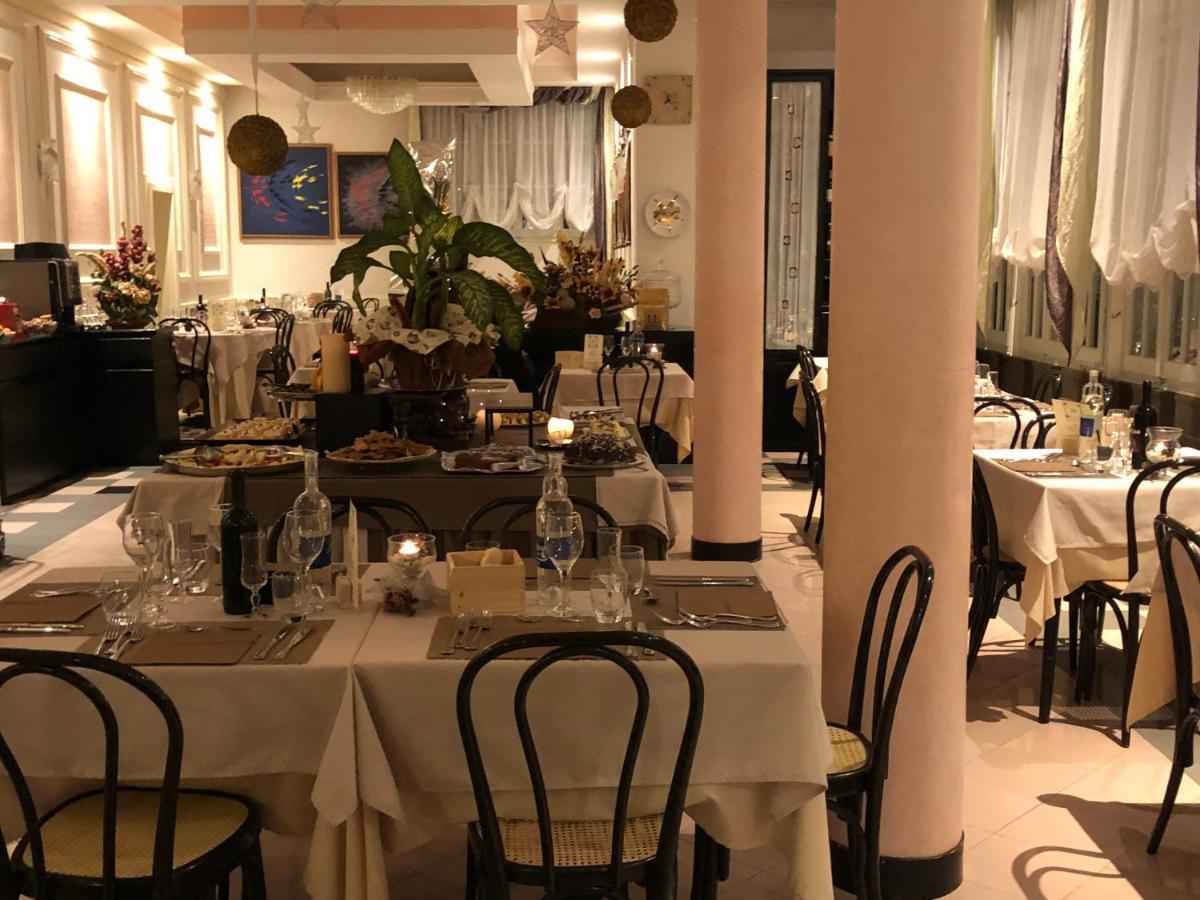 Hotel Montepizzo Lizzano In Belvedere Dış mekan fotoğraf